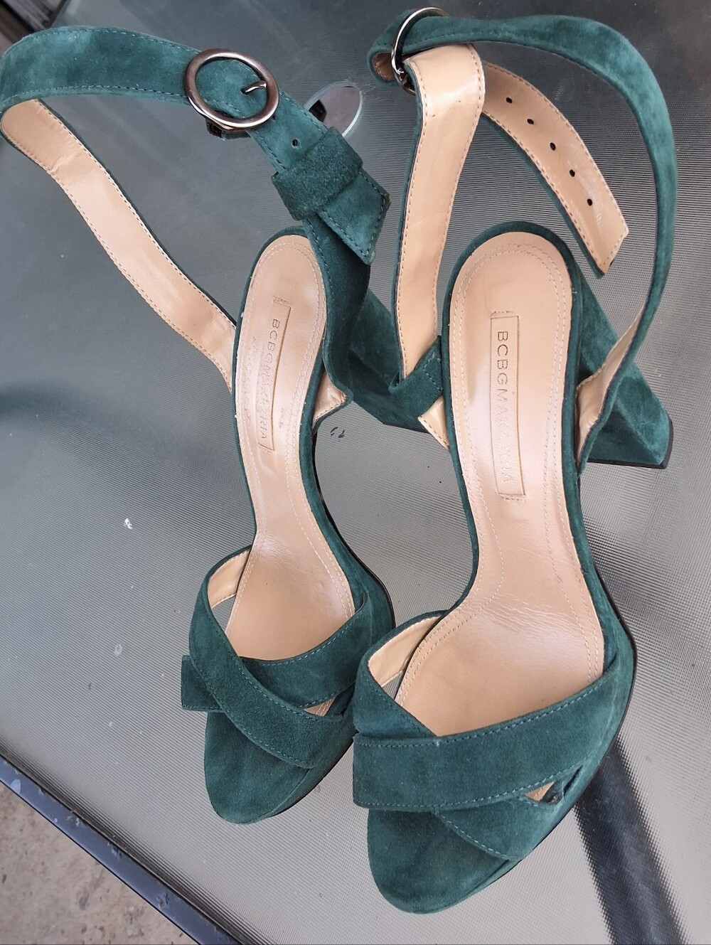 BCBGMAXAZRIA Emerald Green Suede Bow Platform Heels – Ankle Strap